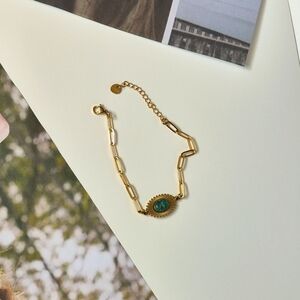 Elegant Gold Bracelet with Green Accent